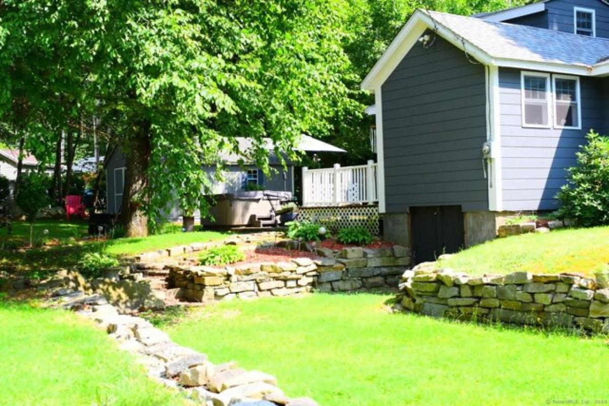 Picture of Home For Sale in Thompson, Connecticut, United States