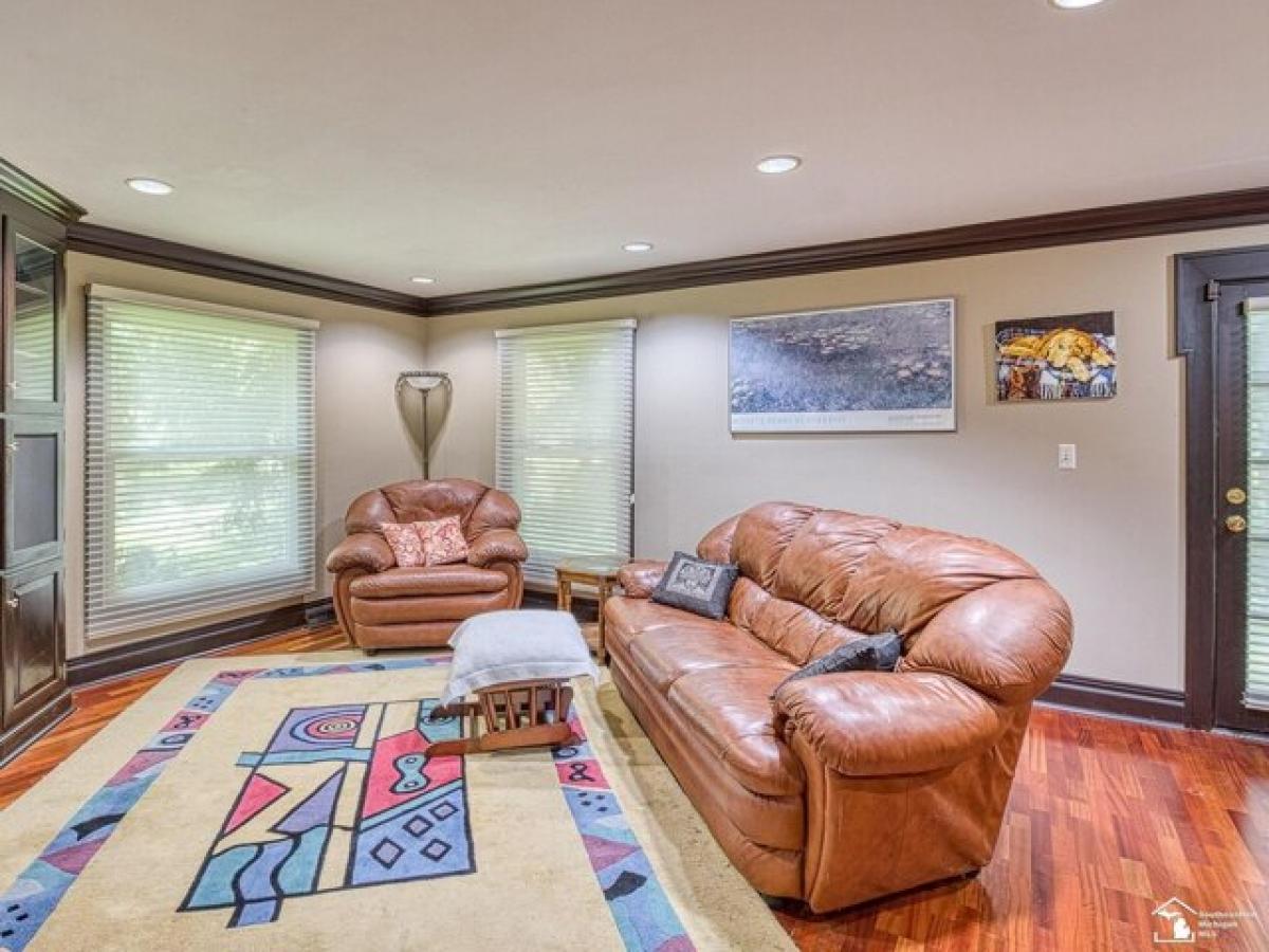 Picture of Home For Sale in West Bloomfield, Michigan, United States