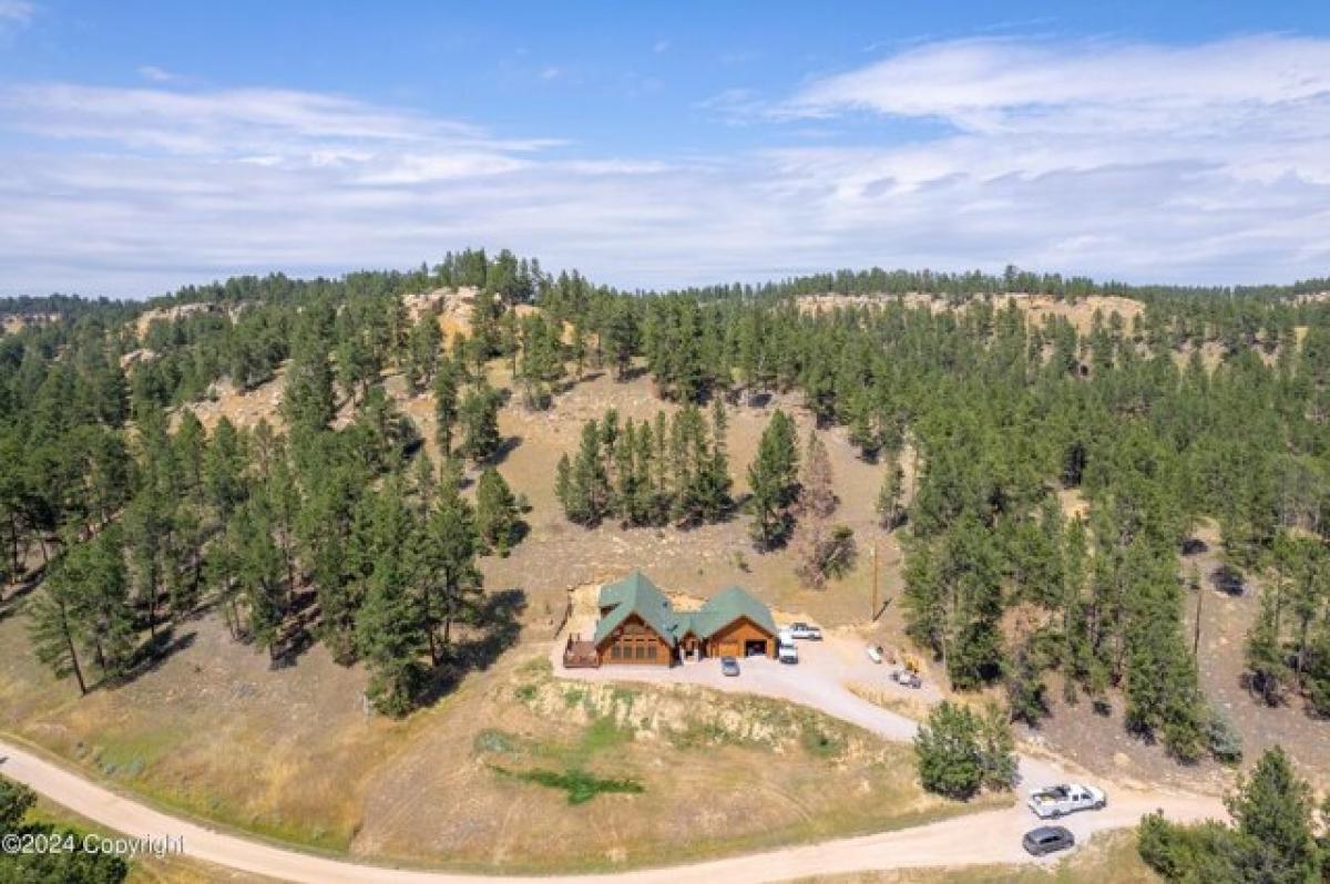 Picture of Home For Sale in Moorcroft, Wyoming, United States