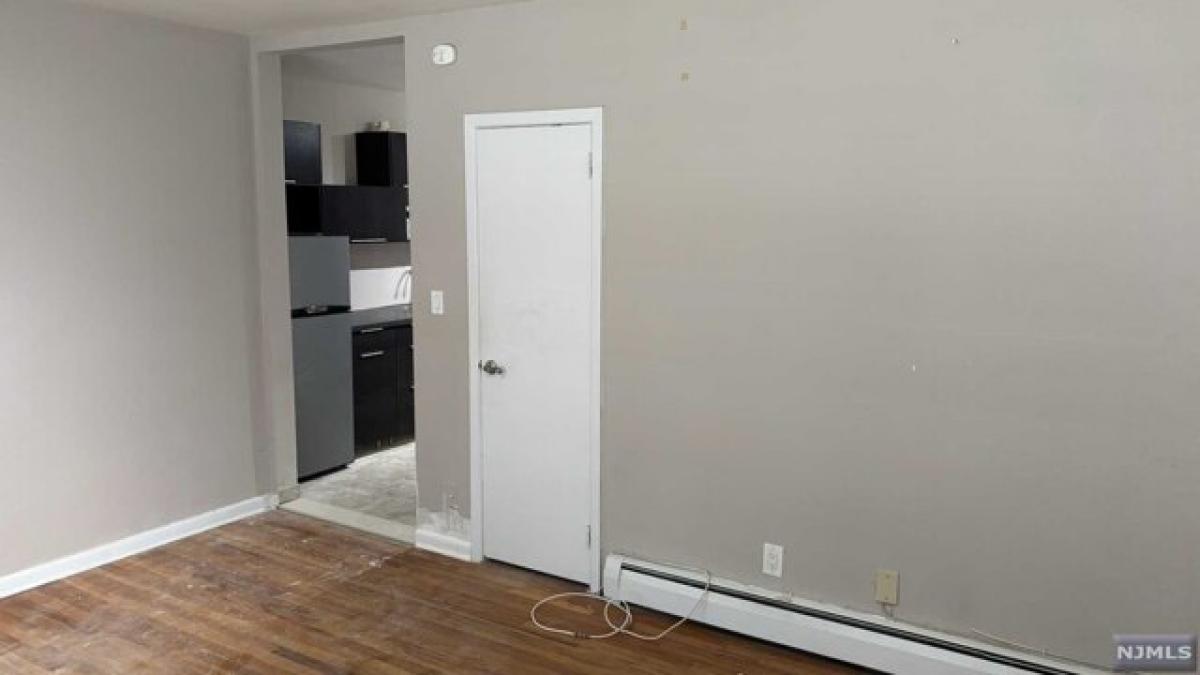 Picture of Apartment For Rent in Bogota, New Jersey, United States