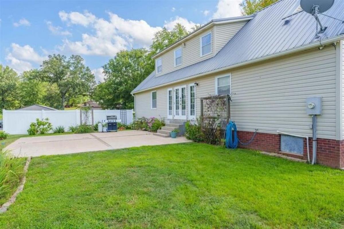 Picture of Home For Sale in Sacramento, Kentucky, United States