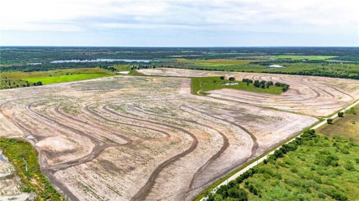 Picture of Residential Land For Sale in Mount Calm, Texas, United States