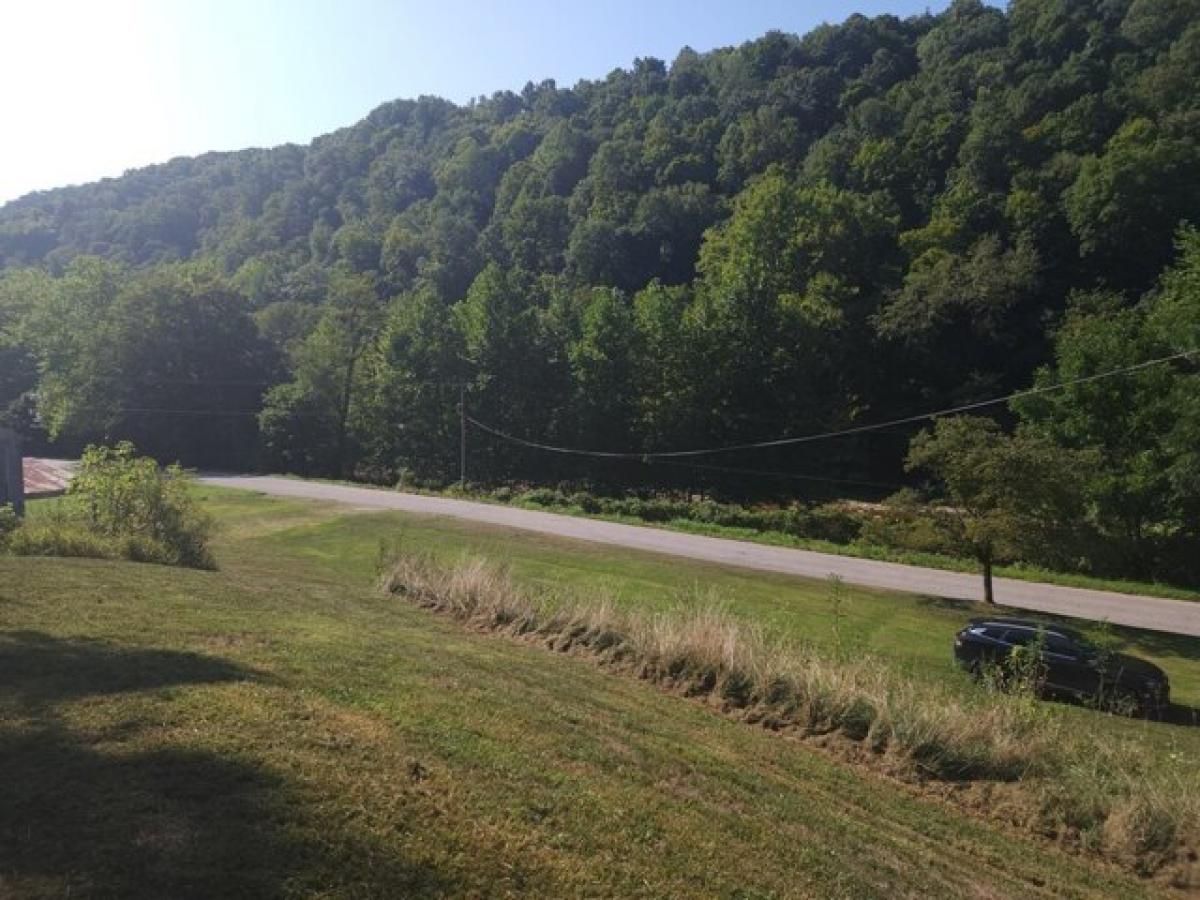 Picture of Home For Sale in Cameron, West Virginia, United States