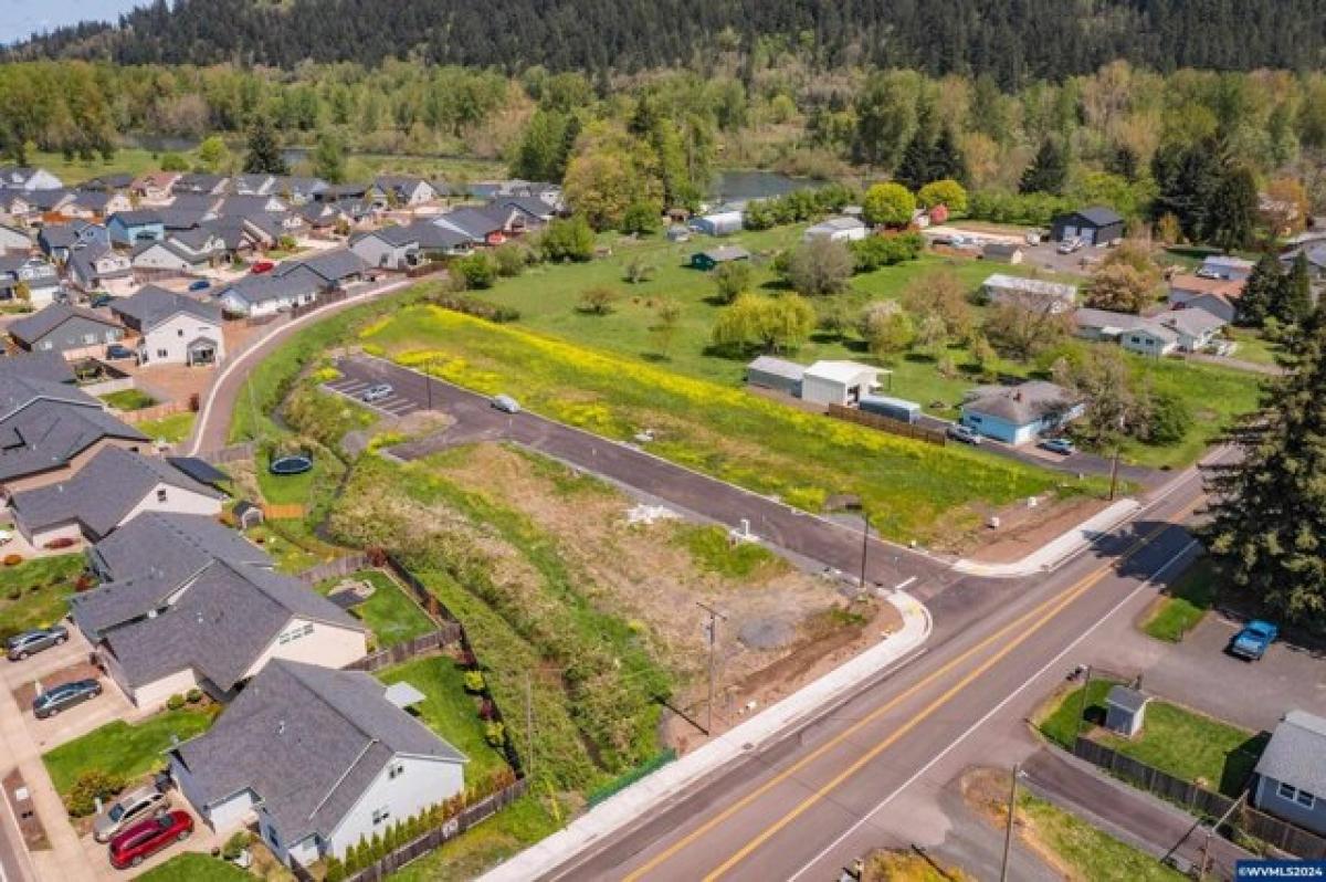 Picture of Home For Sale in Lebanon, Oregon, United States