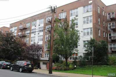 Home For Sale in Fort Lee, New Jersey