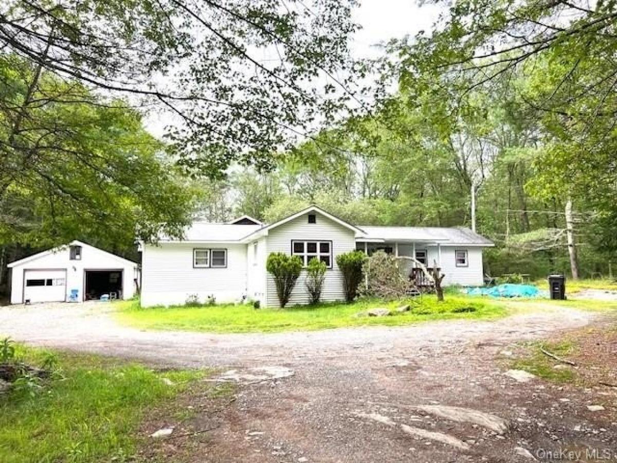 Picture of Home For Sale in Highland Lake, New York, United States