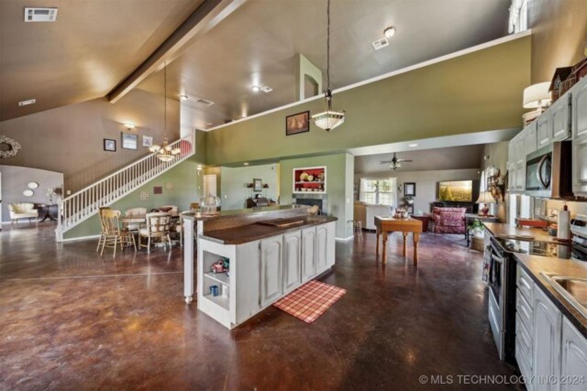 Picture of Home For Sale in Coweta, Oklahoma, United States