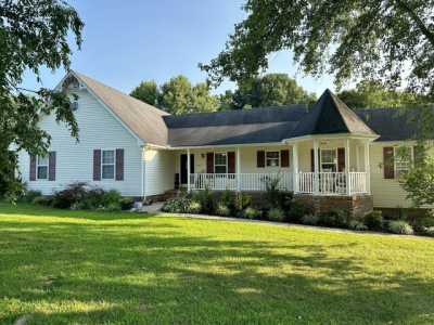 Home For Sale in Lafayette, Tennessee