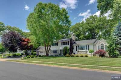 Home For Sale in Wayne, New Jersey