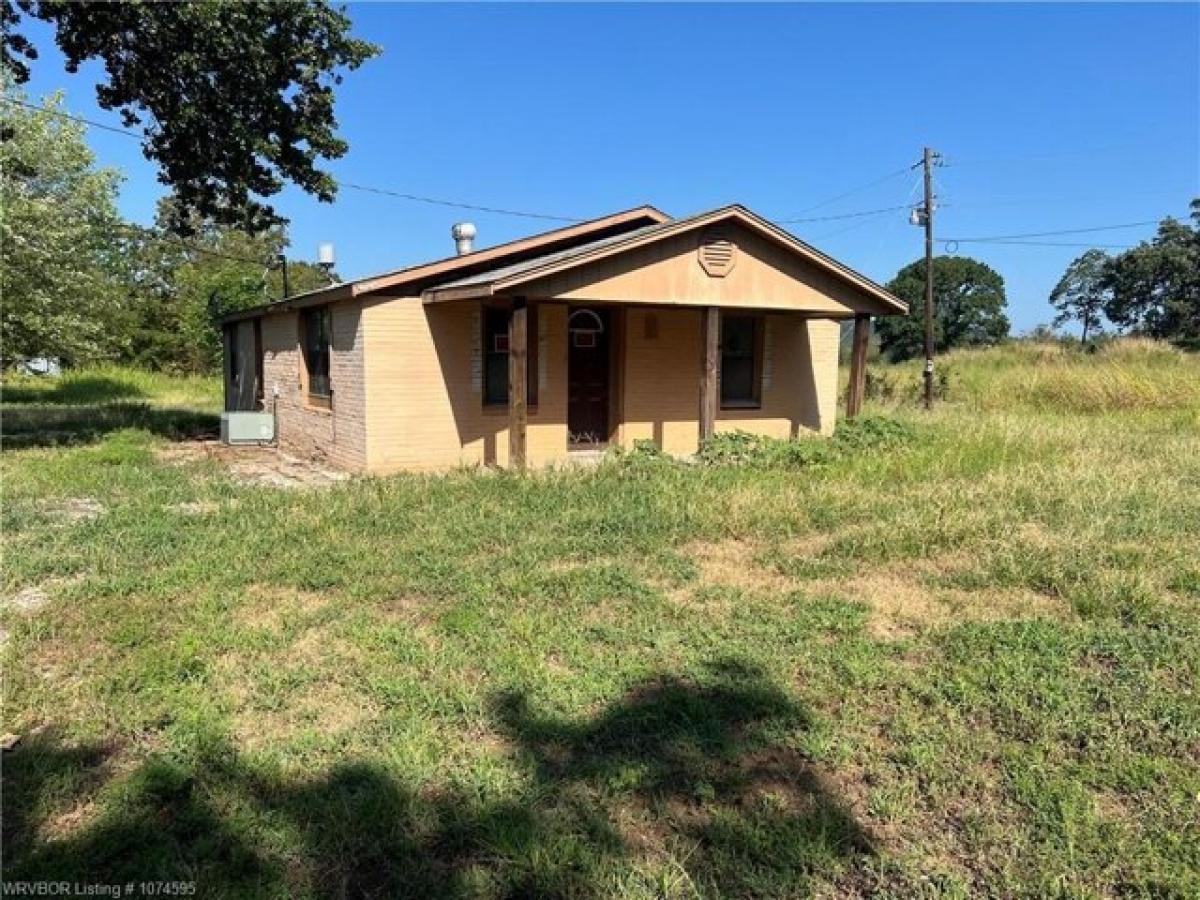 Picture of Home For Sale in Sallisaw, Oklahoma, United States