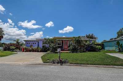 Home For Sale in Pinellas Park, Florida