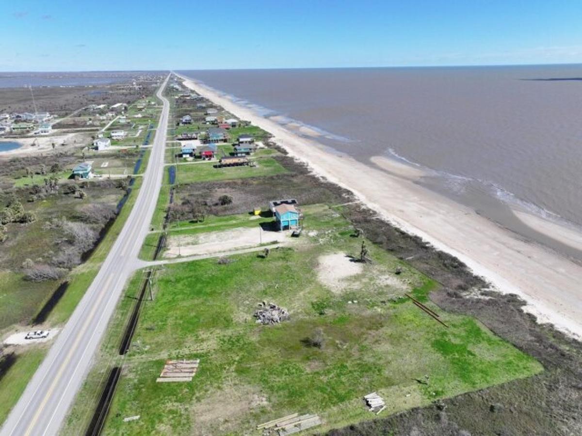 Picture of Home For Sale in Gilchrist, Texas, United States