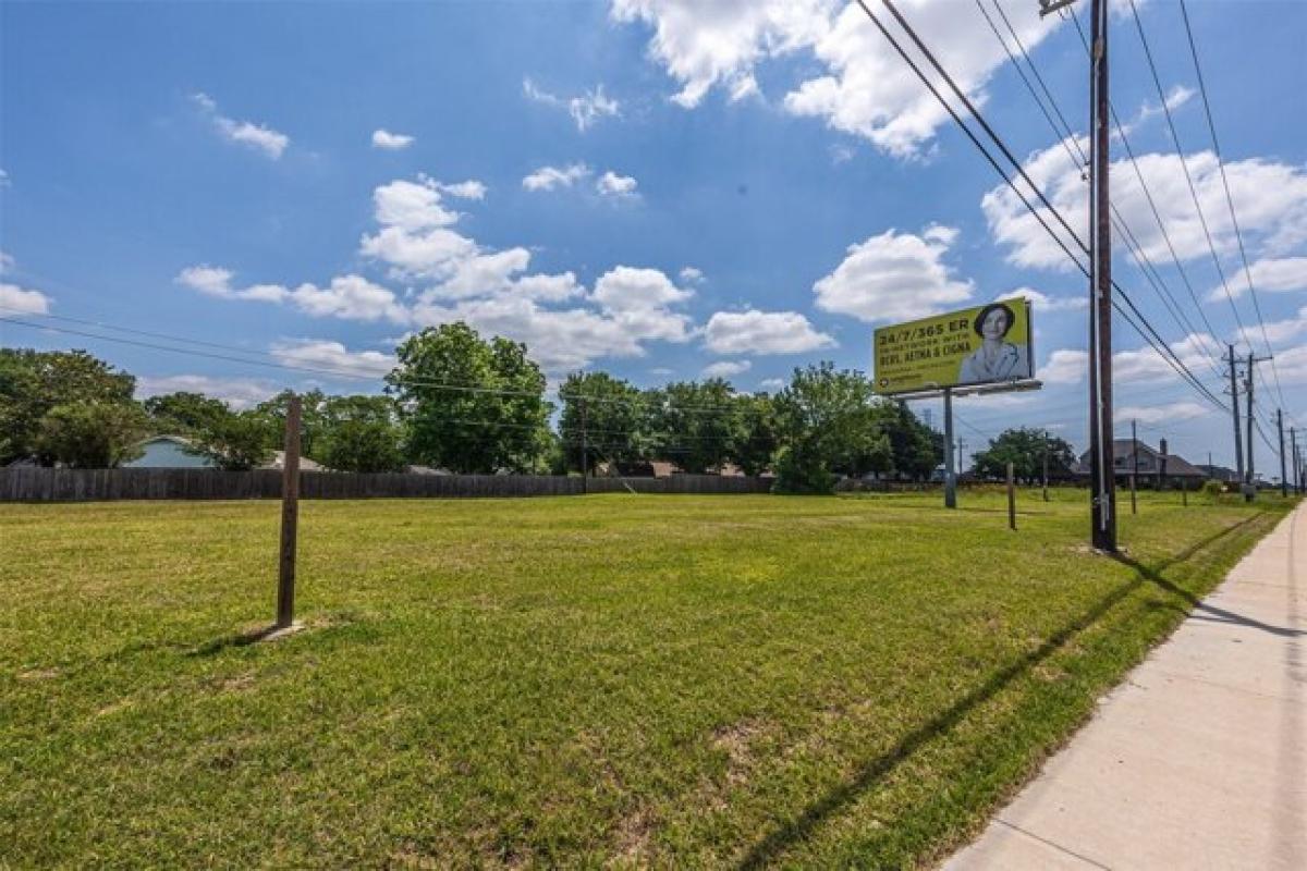 Picture of Residential Land For Sale in Pasadena, Texas, United States