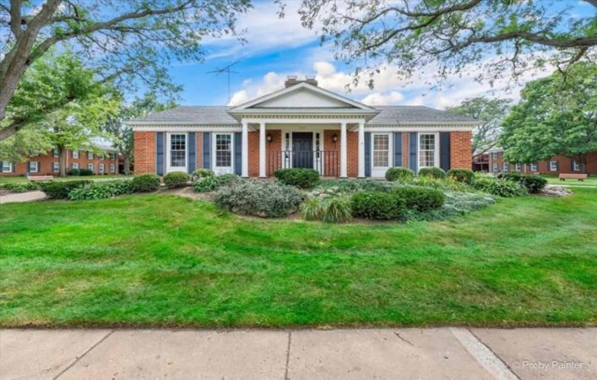 Picture of Home For Sale in Crystal Lake, Illinois, United States