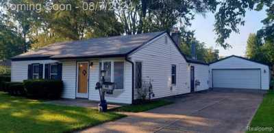 Home For Sale in Garden City, Michigan