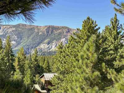 Home For Sale in Mammoth Lakes, California