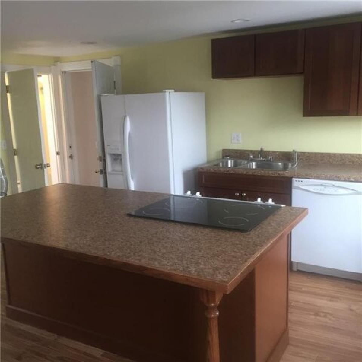 Picture of Apartment For Rent in Bristol, Rhode Island, United States