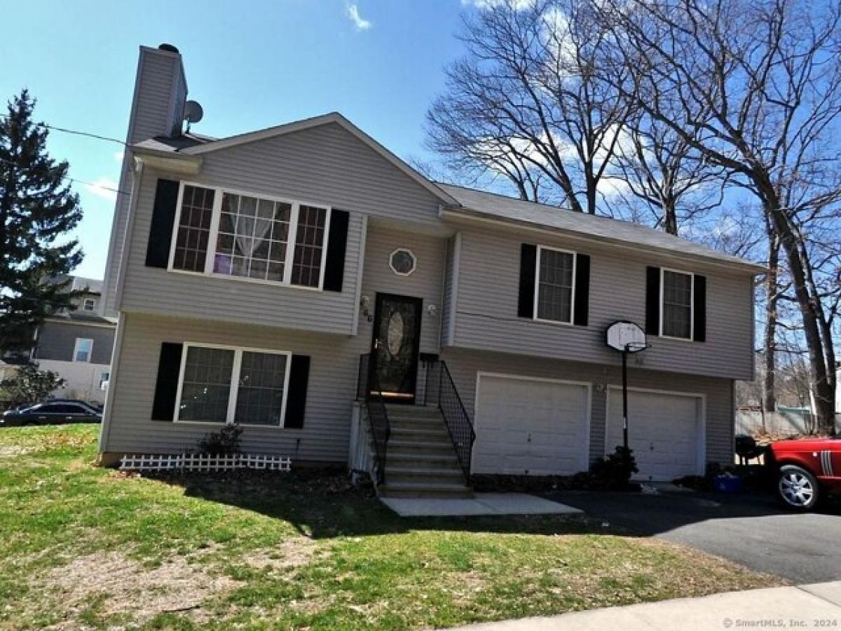 Picture of Home For Sale in New Haven, Connecticut, United States