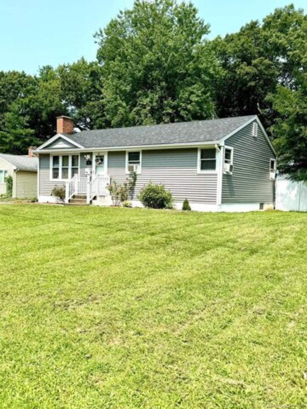 Picture of Home For Sale in East Hartford, Connecticut, United States