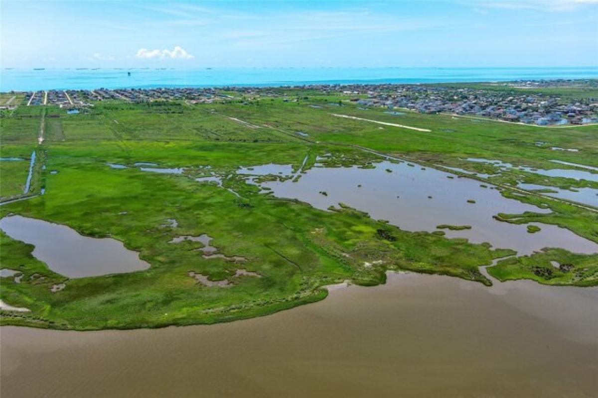 Picture of Residential Land For Sale in Crystal Beach, Texas, United States