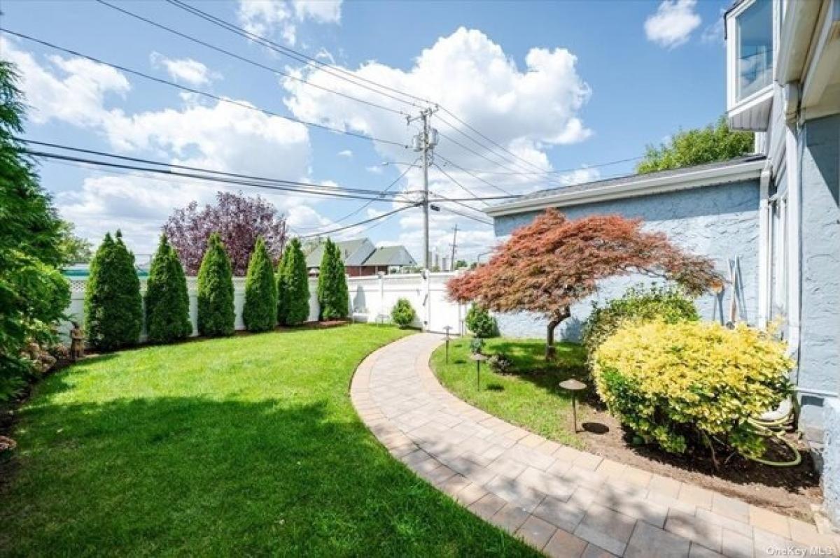 Picture of Home For Sale in Atlantic Beach, New York, United States