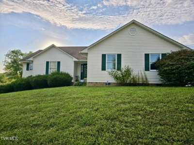 Home For Sale in Mount Carmel, Tennessee