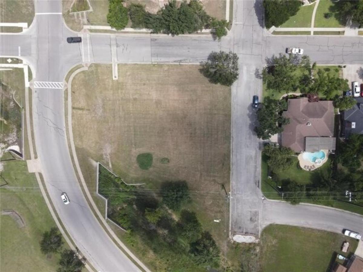 Picture of Residential Land For Sale in Taylor, Texas, United States