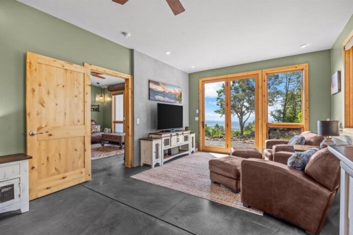 Picture of Home For Sale in Cedaredge, Colorado, United States