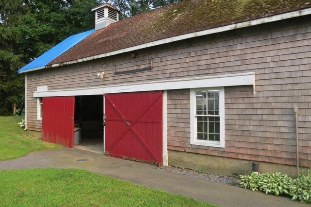 Picture of Home For Sale in East Bridgewater, Massachusetts, United States