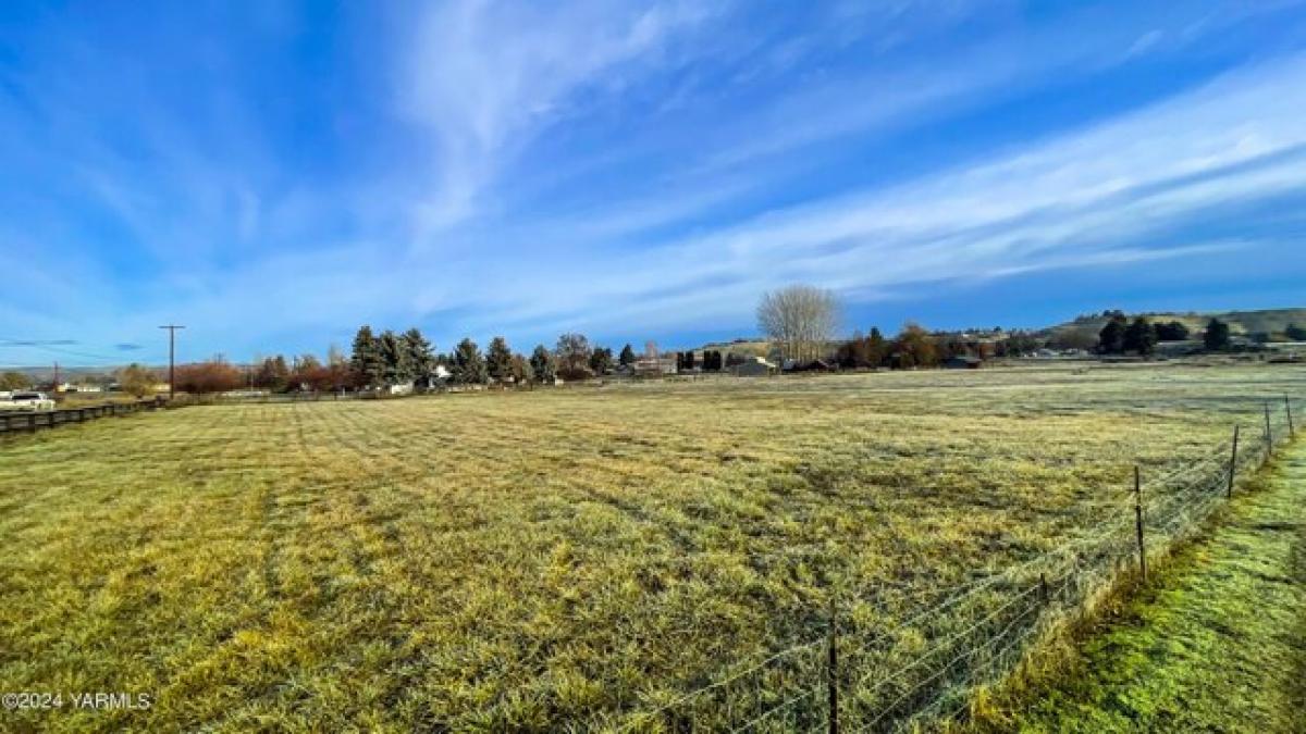 Picture of Residential Land For Sale in Yakima, Washington, United States