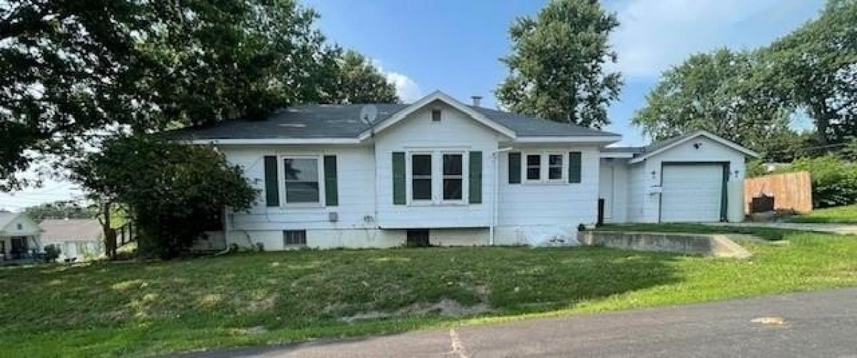 Picture of Home For Sale in Carrollton, Missouri, United States