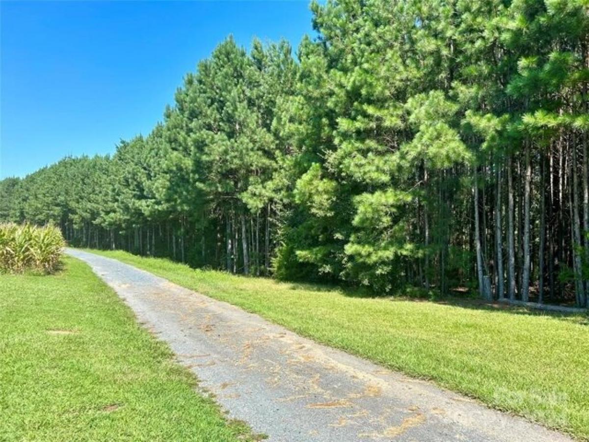 Picture of Home For Sale in Norwood, North Carolina, United States