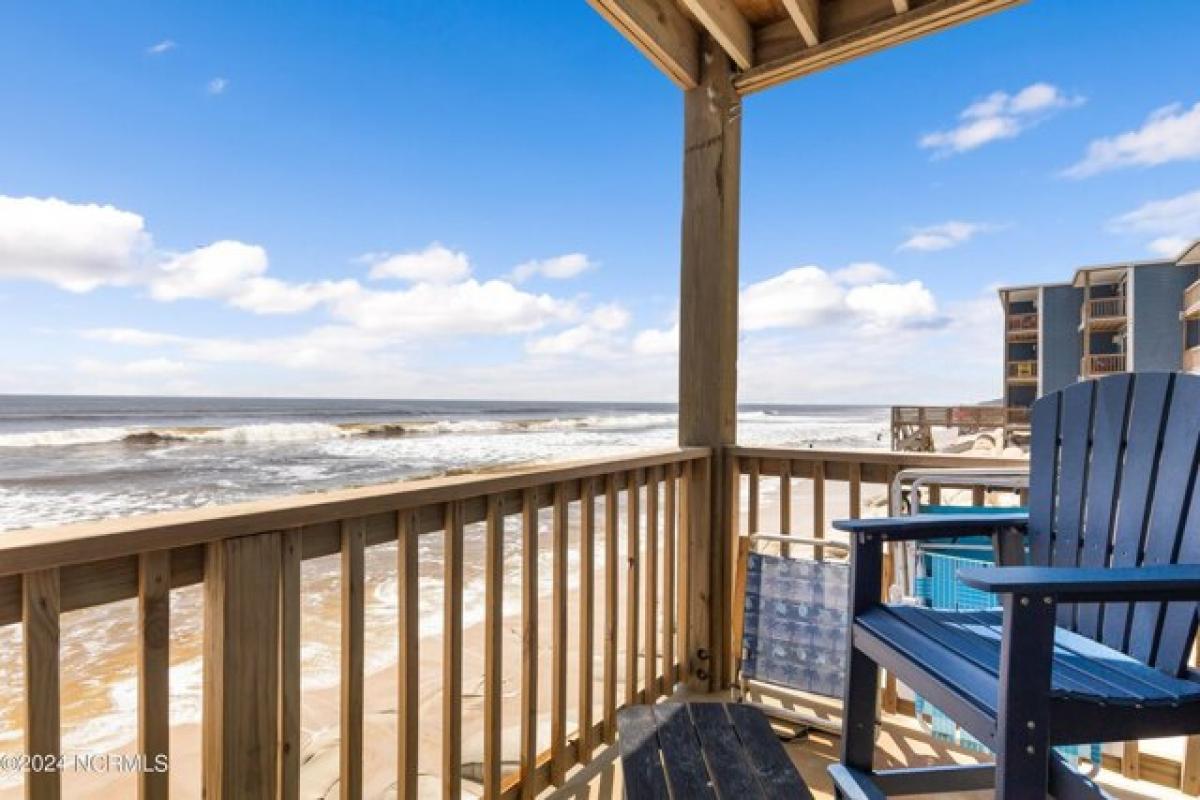 Picture of Home For Sale in North Topsail Beach, North Carolina, United States