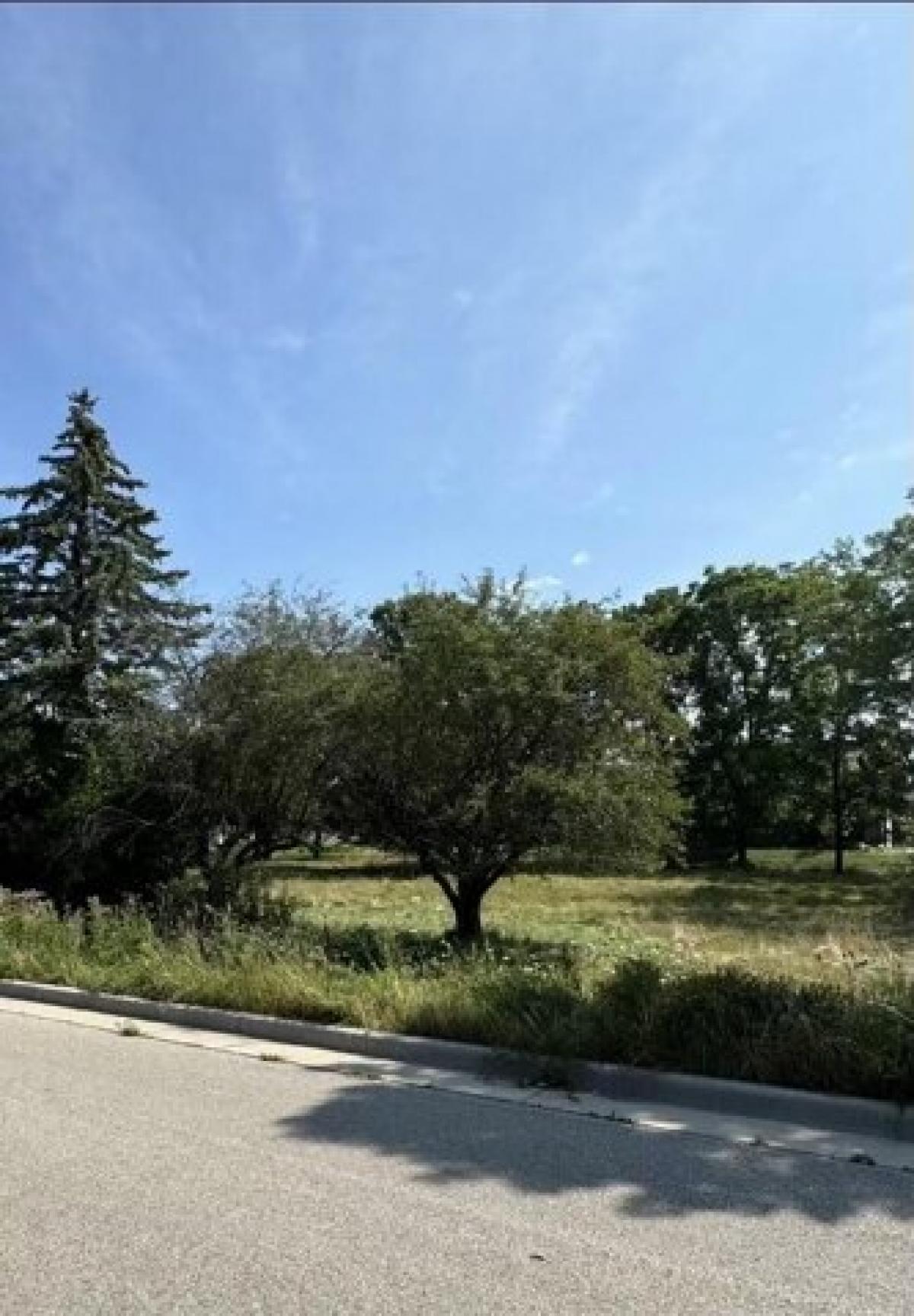 Picture of Residential Land For Sale in New Berlin, Wisconsin, United States