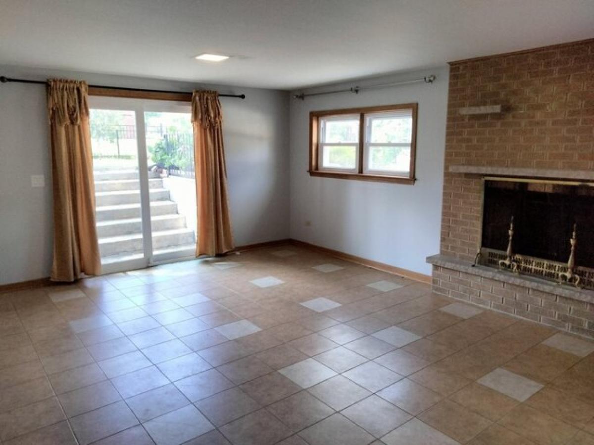 Picture of Home For Rent in Mount Prospect, Illinois, United States