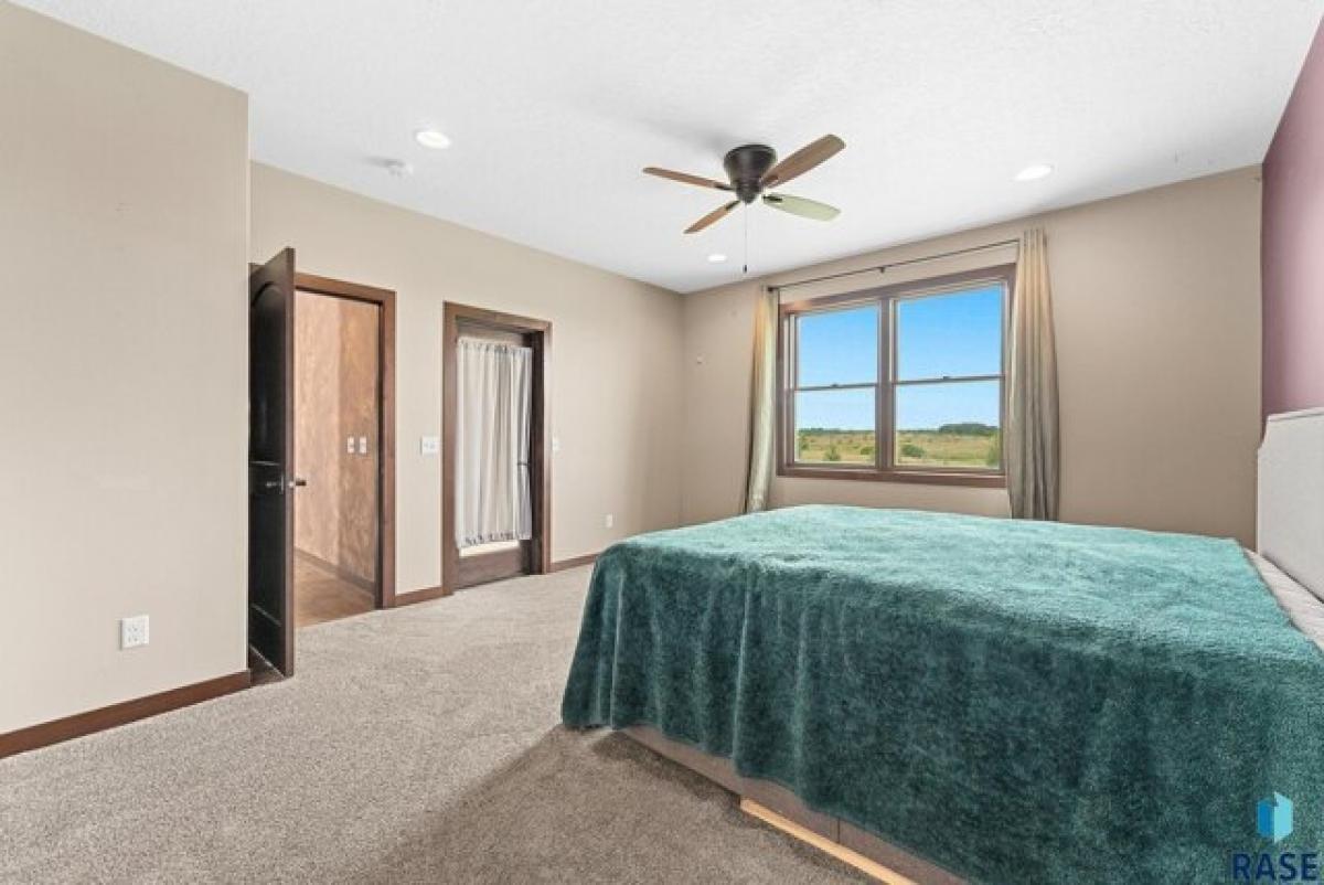 Picture of Home For Sale in Garretson, South Dakota, United States