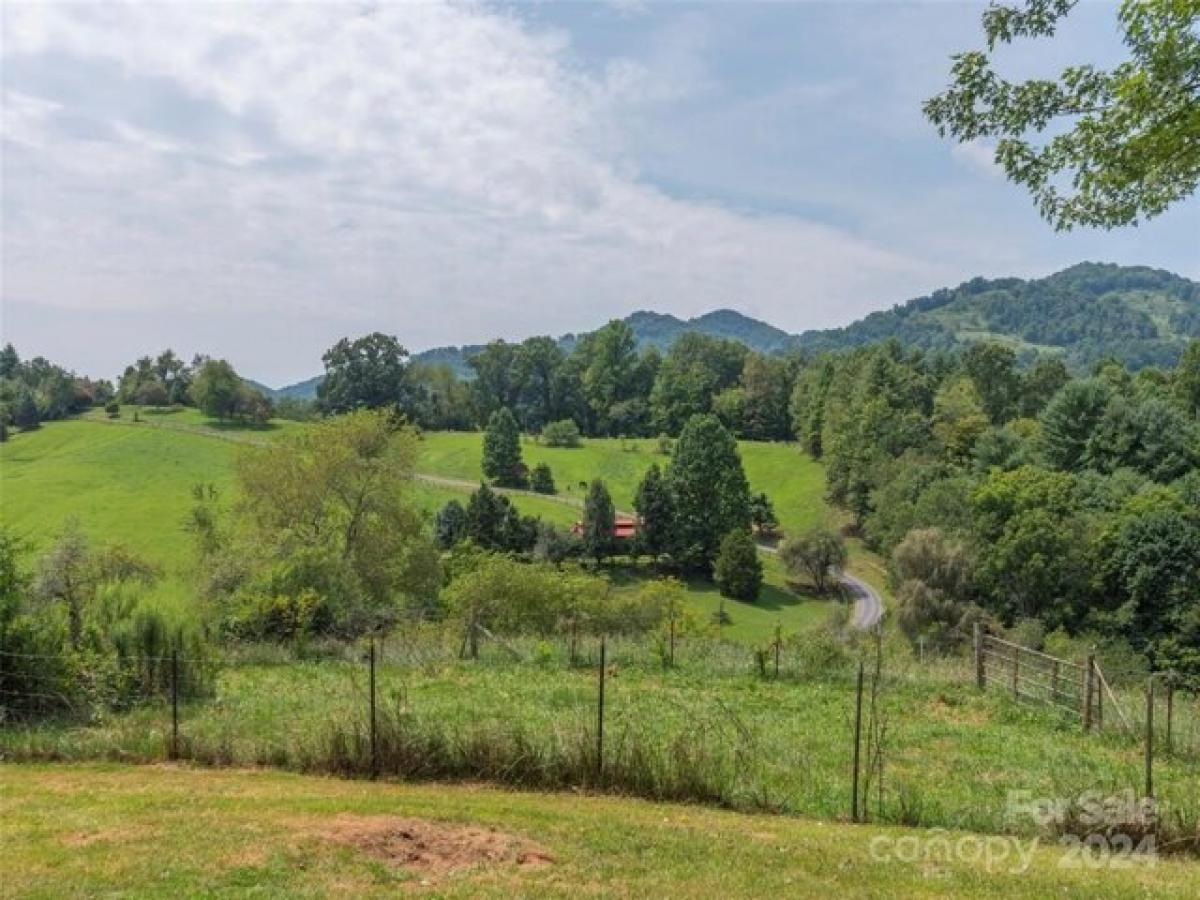 Picture of Home For Sale in Waynesville, North Carolina, United States