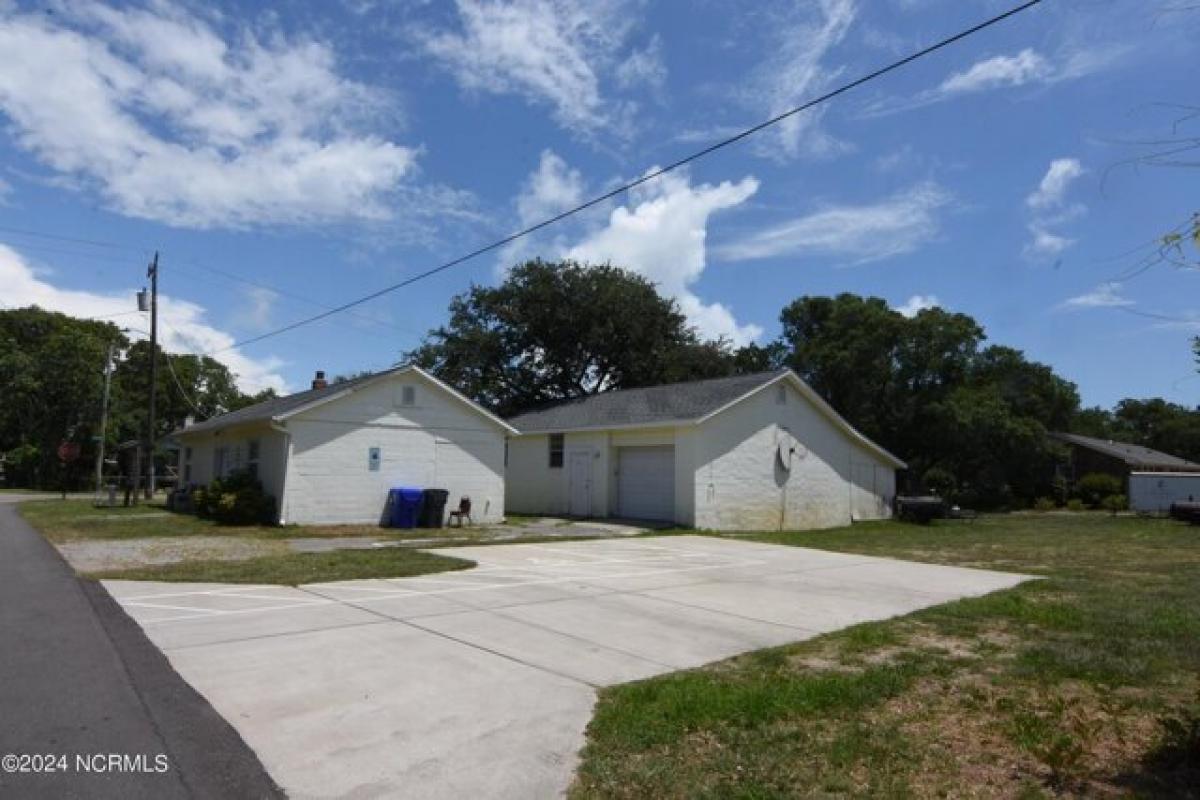 Picture of Residential Land For Sale in Carolina Beach, North Carolina, United States