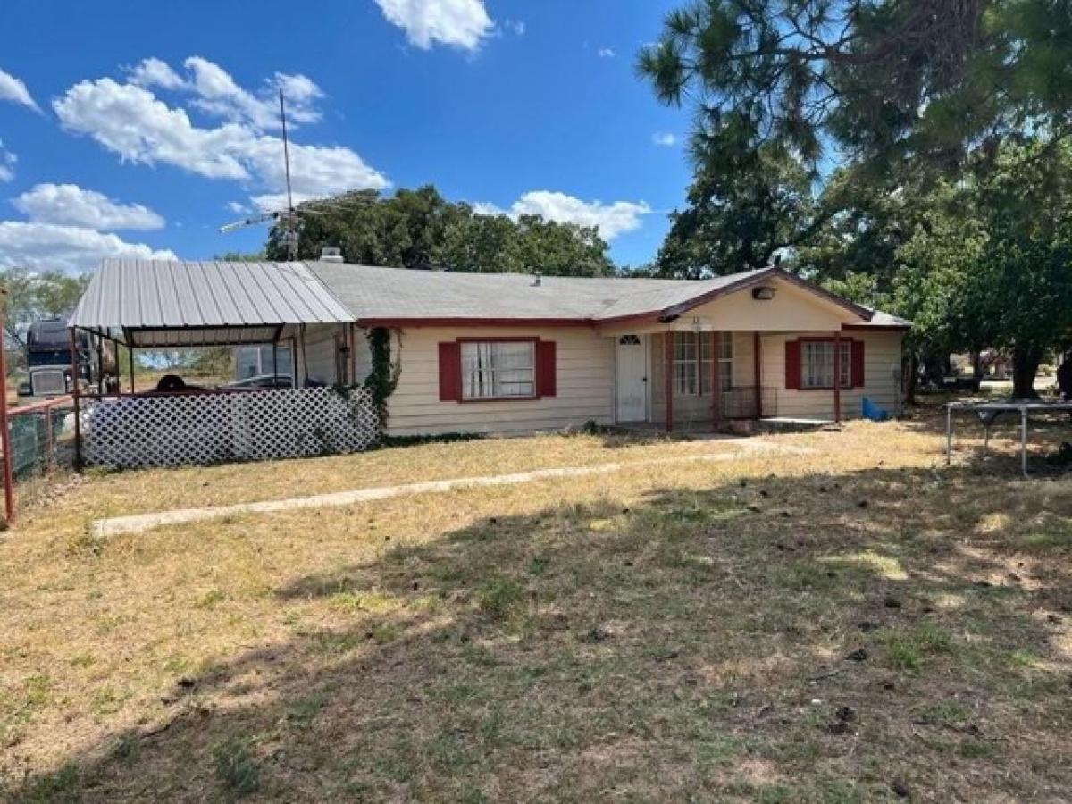 Picture of Home For Sale in Bridgeport, Texas, United States