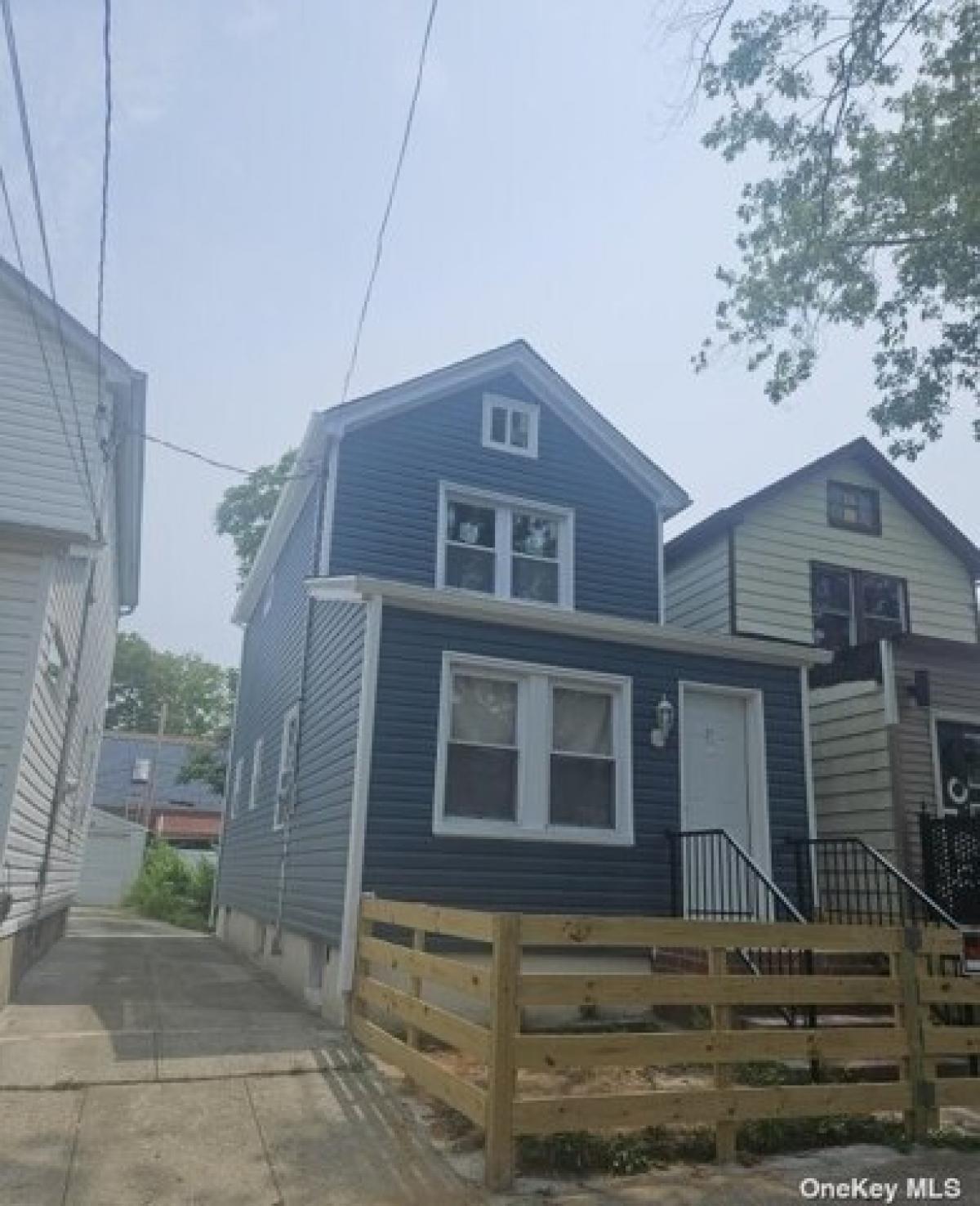 Picture of Home For Sale in South Ozone Park, New York, United States