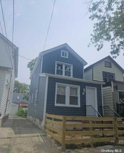 Home For Sale in South Ozone Park, New York