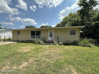 Home For Sale in Sarcoxie, Missouri