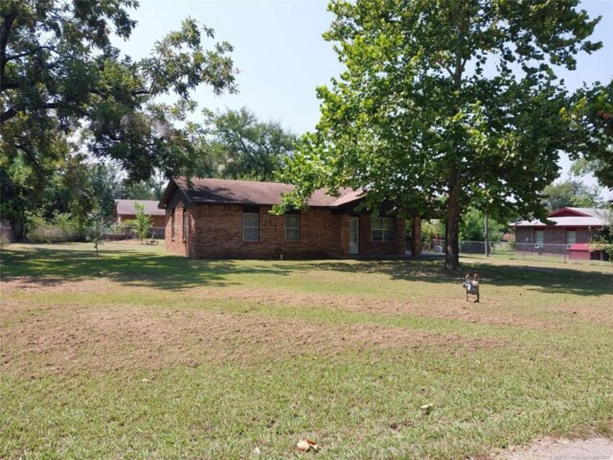 Picture of Home For Sale in Locust Grove, Oklahoma, United States