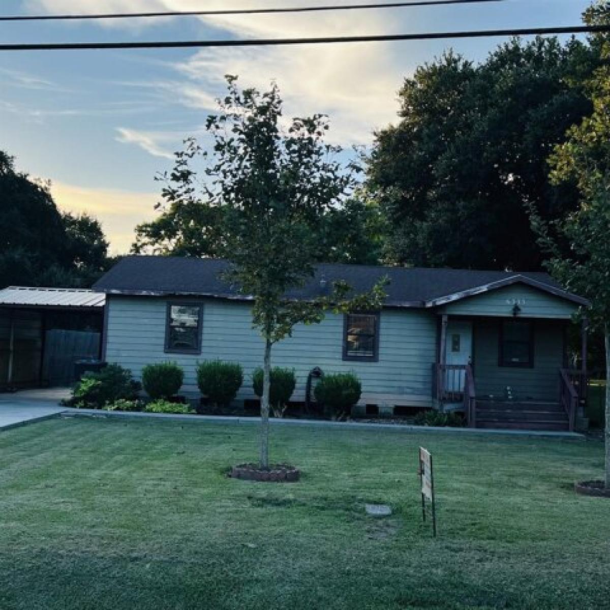 Picture of Home For Sale in Groves, Texas, United States