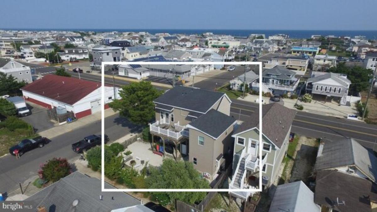 Picture of Home For Sale in Ship Bottom, New Jersey, United States