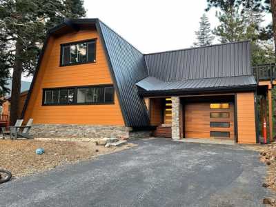 Home For Sale in Mammoth Lakes, California