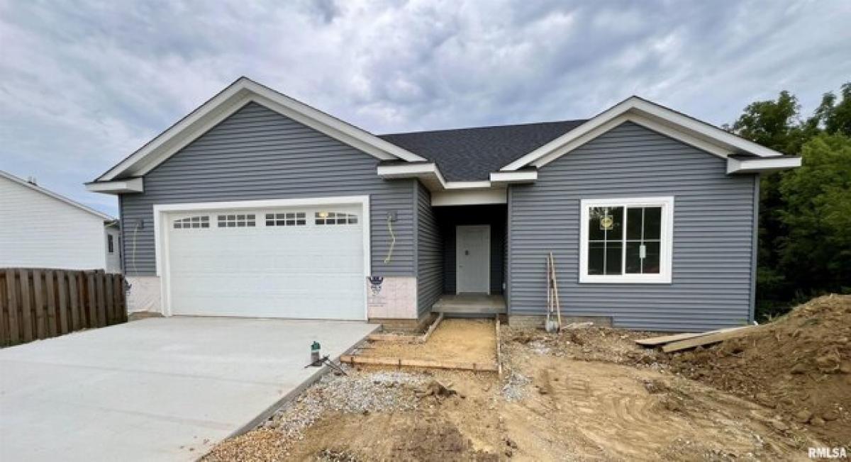 Picture of Home For Sale in Blue Grass, Iowa, United States