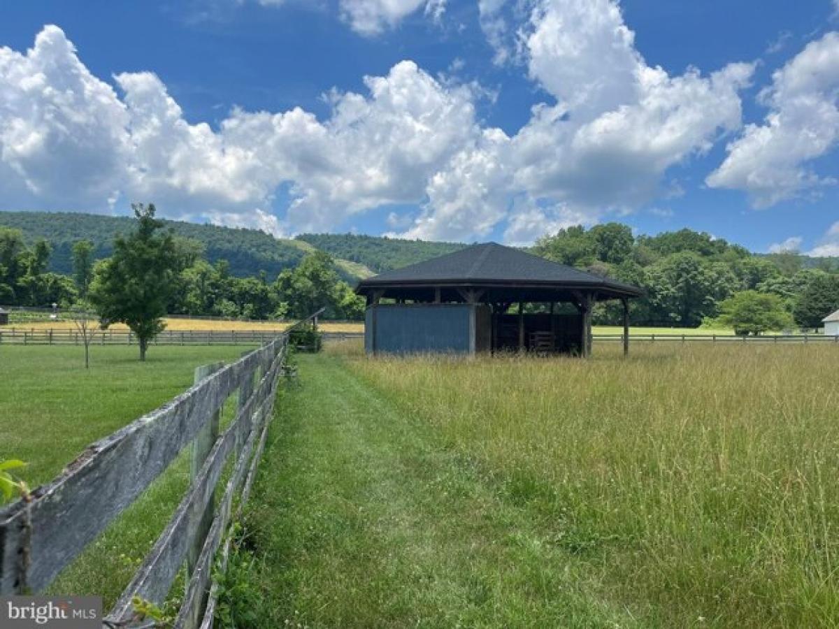 Picture of Home For Sale in Lovettsville, Virginia, United States