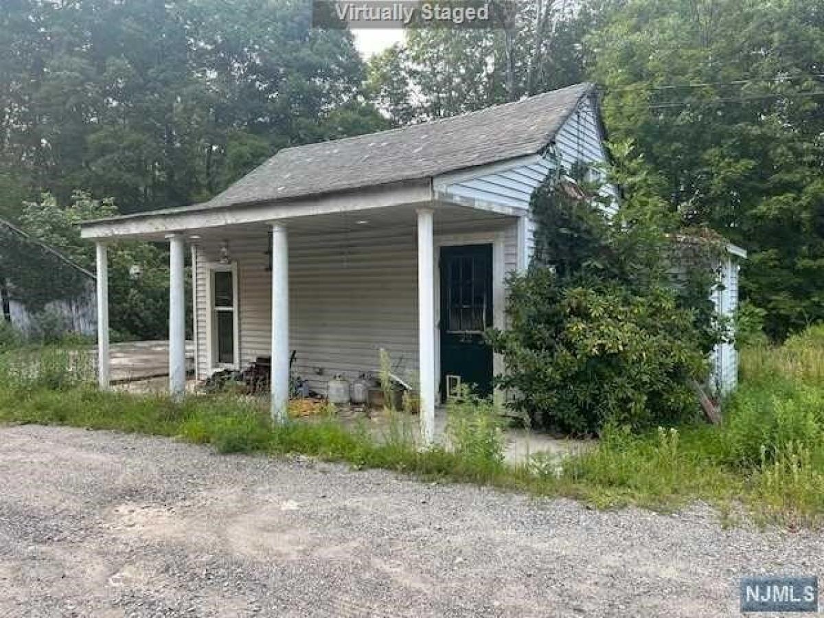 Picture of Home For Sale in West Milford, New Jersey, United States