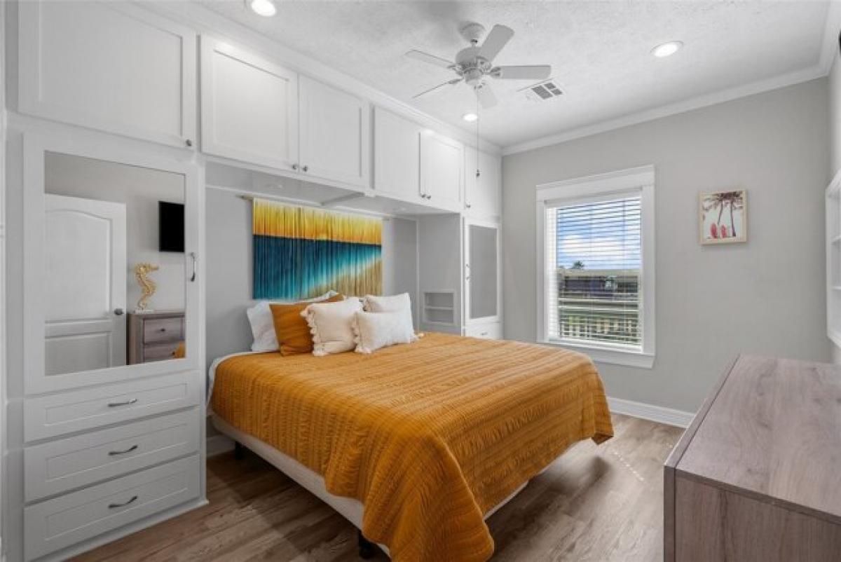 Picture of Home For Sale in Crystal Beach, Texas, United States